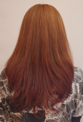 ロング　ヘアスタイル　ピンクブラウンやわらかロングバック　
