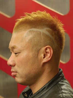 メンズ　ヘアスタイル　
ファイティングモヒカンサイド