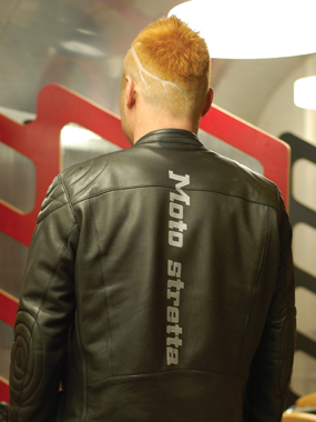 メンズ　ヘアスタイル
ファイティングモヒカンバック