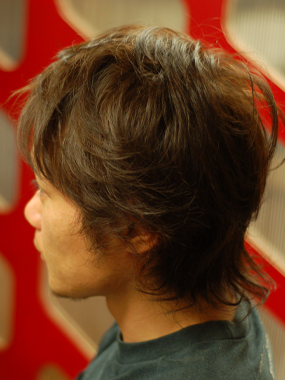 メンズヘアスタイル　
パーマをかけてボリュームUP　セームレイヤーカット