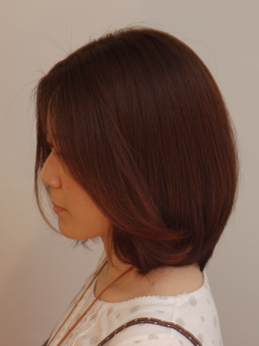 ミディアム　ヘアスタイル　スタイリングが簡単！可憐なツヤ系ボブサイド