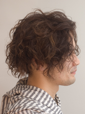 メンズ　ヘアスタイル　
スパイラルMIXパーマで大人ウェーブサイド