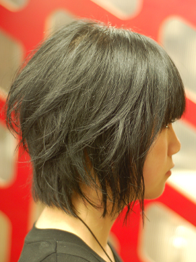 ミディアム　ヘアスタイル 
エアリーボブサイド