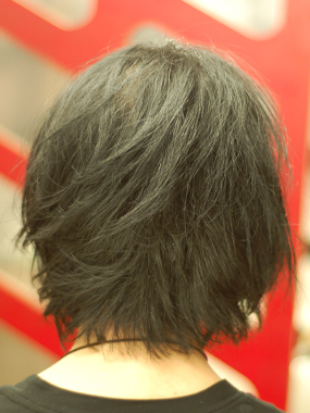 ミディアム　ヘアスタイル 
エアリーボブバック