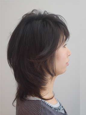 ミディアム　ヘアスタイル　ナチュラルエレガントレイヤーサイド